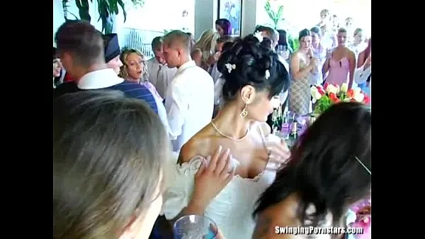 Putains De Mariage Baisent En Public clips sympas