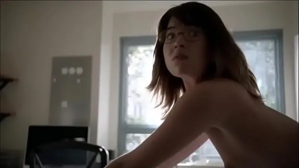 Nichole Bloom nue en levrette dans Shameless clips sympas