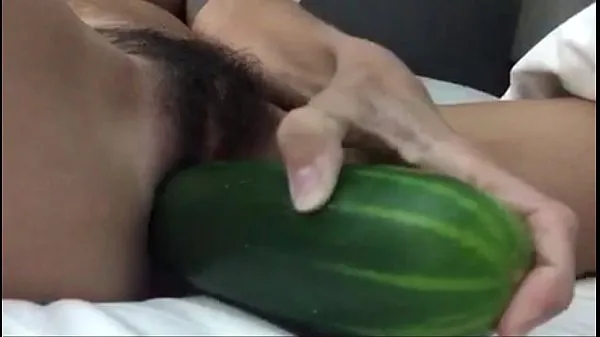 hairy pussy meets cucumber Klip sejuk panas