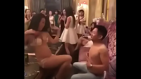 Clip nóng Sexy girl in Karaoke in Cambodia mát mẻ