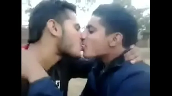 université indien public kiss garçons profonds gay en lèvre clips sympas