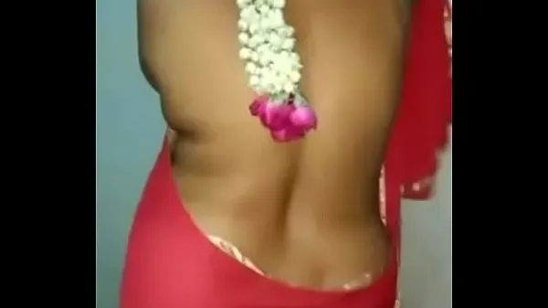 Hot bhabhi in red saree exposing cool Clips