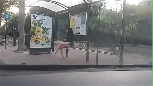 Hot bitch at a bus stop seje klip