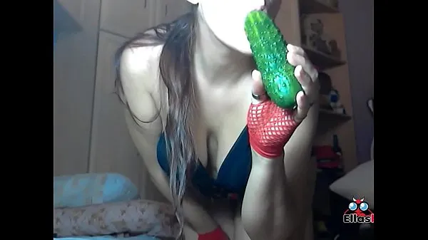 Clips Girl Plays With Cucumber, Gets Cucumber In Pussy interesantes