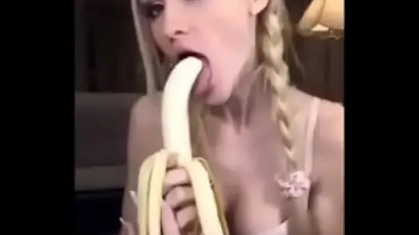 Teen sucks banana clipes legais