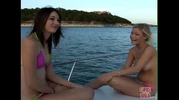 Clips GIRLS GONE WILD - Un par de años. Lesbianas se divierten en un barco interesantes