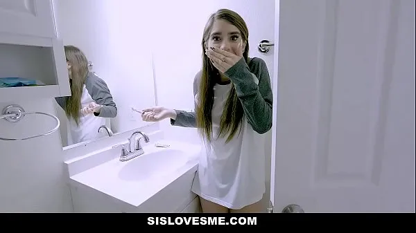 SisLovesMe - Hot Stepsis (Joseline Kelly) baise et mord accidentellement la bite de Stepbros clips sympas