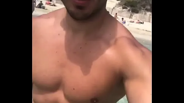 Clips Lucas hombre acompañante joven moreno italiano en Eivissa - Ibiza Guía de interesantes