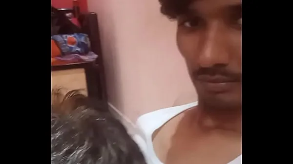 Clip nóng Indian Horny father sucking dick mát mẻ