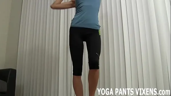 Clips Sé lo sexy que me veo con estos pantalones de yoga JOI interesantes