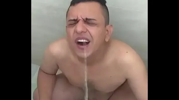 Žhavé Male making golden shower skvělé klipy