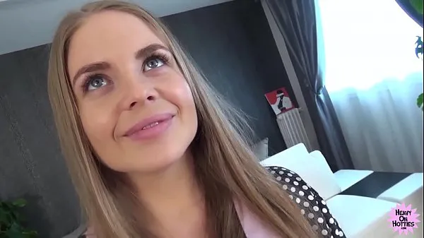 Heiße Atemberaubende russische jungfrau hart gefickt und facialledcoole Clips