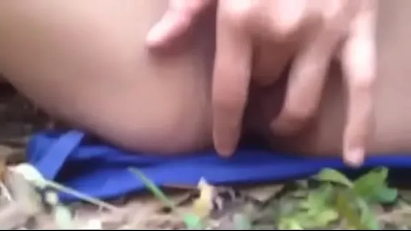 Clips Masturbándose en el bosque interesantes