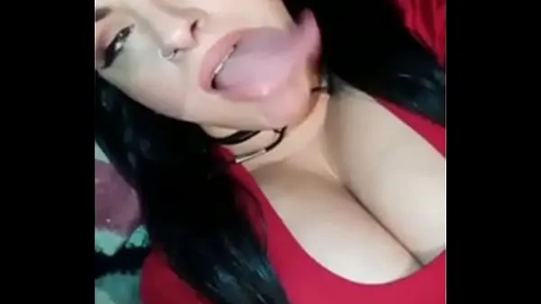 Latina Babe mostra a língua clipes legais