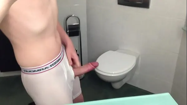 Gorące Twink jerking off in white compression shorts fajne klipy