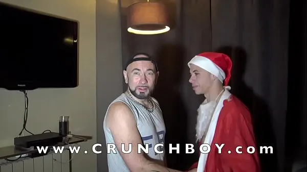 Clips Jess recibe una dosis de santa claus un joven latino tbm interesantes