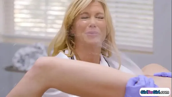 گرم Unaware doctor gets squirted in her face ٹھنڈے کلپس