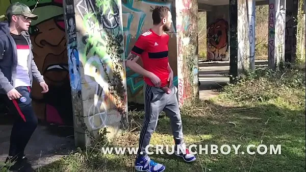 Heiße straithj twink wird vom xxl cock von KOLDO GORAN für CRUNCHBOY benutztcoole Clips