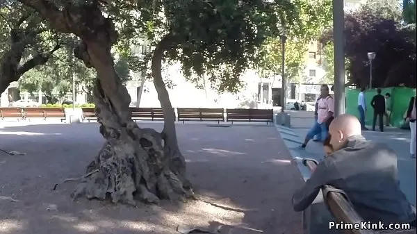 Clips Puta pelirroja obtiene lezdom en público al aire libre y luego en un bar lleno de gente es follada duramente y y d. hasta que se pone facial interesantes