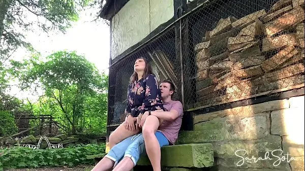 Sexo ao ar livre em uma fazenda isolada - ela cavalga o pau dele muito bem clipes legais