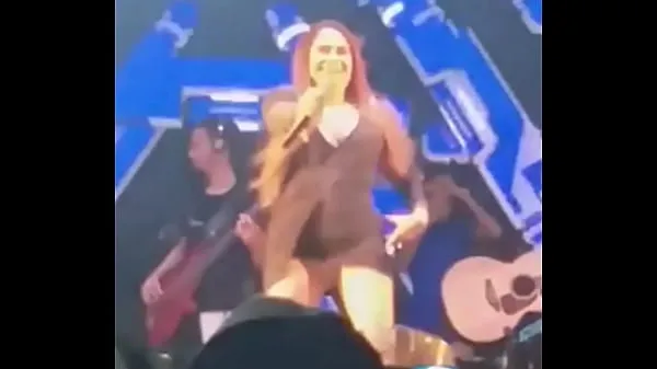 热门 singer showing her pussy 酷剪辑