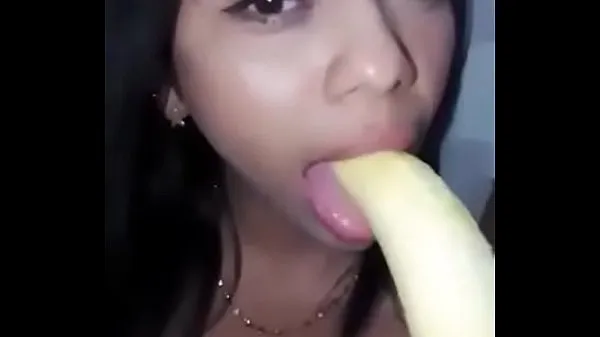 Il se masturbe avec une banane clips sympas