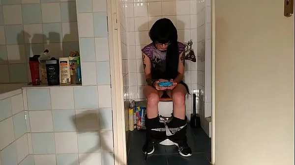 گرم Sexy goth teen pee & s. while play with her phone pt2 HD ٹھنڈے کلپس