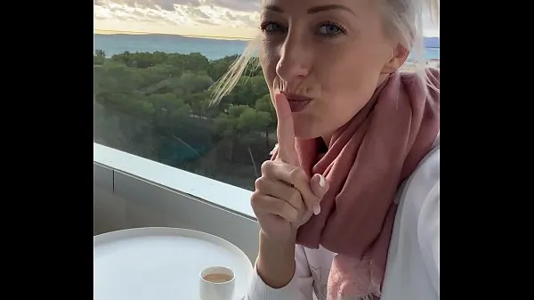 Heiße Auf Mallorca public auf dem Hotelbalkon zum Orgasmus gefingertcoole Clips