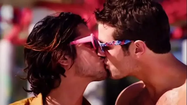 Horúce Beau Mirchoff and Avan Yogia Gay Kiss from TV show Now Apocalypse skvelé klipy