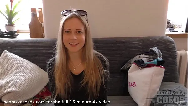 20yo kima fait sa première vidéo chaude minuscule blonde spinner clips sympas