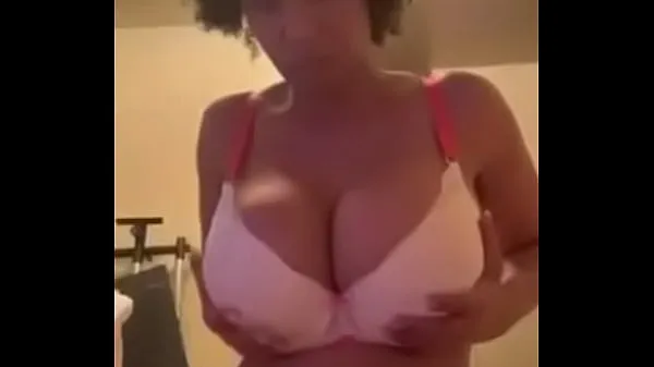 Transexuelle aux gros seins clips sympas