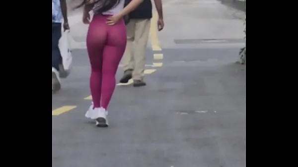 Clips Casado casi desnudo en la calle en leggings transparentes Luana Kazaki interesantes