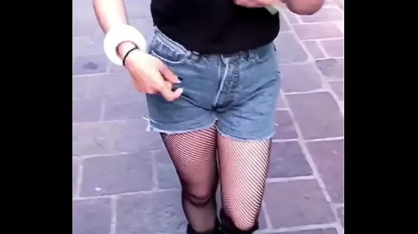 Clip interessanti SEX for MONEY in the STREET a Linda Chava MESSICANA, 18 anni, OFFRO I SUOI SOLDI in PLAZA Per mostrarmi le sue grandi TETTE in PUBBLICO, Samantha 18 anni PARTE 1 (SOTTOTITOLATOinteressanti