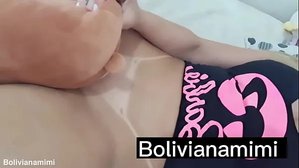 Vroči My teddy bear bite my ass then he apologize licking my pussy till squirt.... wanna see the full video? bolivianamimi kul posnetki