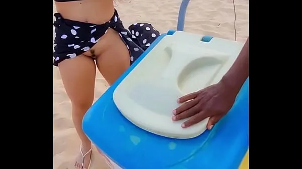 Clips La pareja fue a la playa para prepararse con el vendedor de paletas João Pessoa Luana Kazaki interesantes