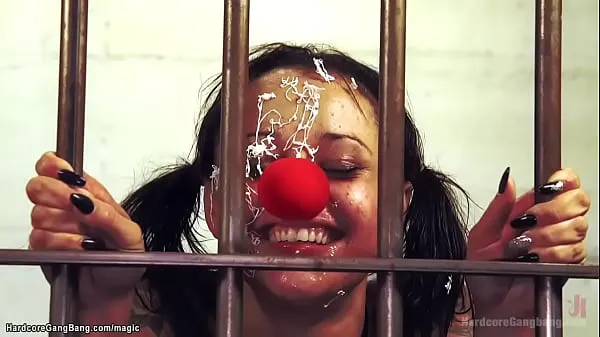 Ebony agent group fucked by clowns Klip sejuk panas