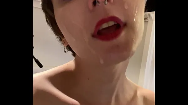 Clip interessanti Trans Bimbo ama la sborra in facciainteressanti