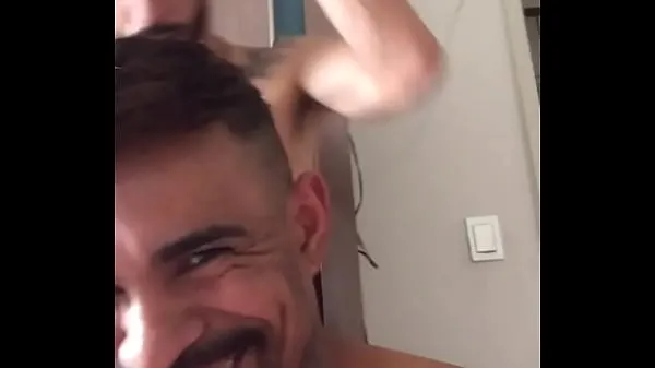 Clips Chupando al talentoso peluquero después del corte de pelo interesantes