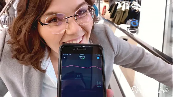 Boquete na sala de chat - fazer compras no shopping vai à loucura - Ela engole minha porra em público clipes legais