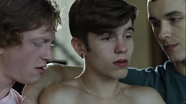 Twink começa a gostar de homens após receber transplante de coração de homem gay - DisruptiveFilms clipes legais