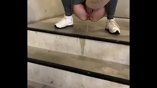 คลิปเด็ด stair piss ยอดนิยม