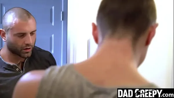 Vroči Horny Stepfather Fucks His Young Step Son when Is Away - DadCreepy kul posnetki