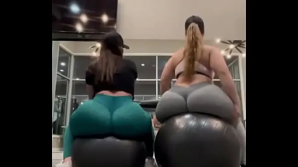 Dois PAWGs quicando em uma bola de ginástica clipes legais