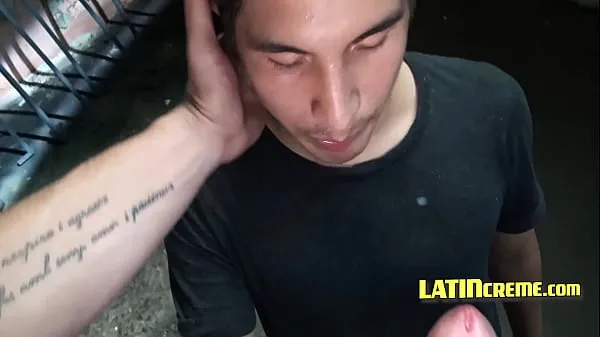 Latino concorda quando percebe que o dinheiro está envolvido clipes legais