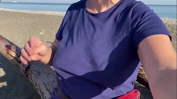 Clips Se orinó en una playa pública. Y oriné en el baño y luego comencé a tirarme . Compilación de orina. Meando al aire libre. meando afuera interesantes