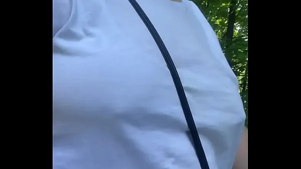 Heiße OUTDOOR WALKING AROUND AND TALKING DIRTY. I'M FLASHING WITH MY HUGE NATURAL TITS AND HAIRY PUSSYcoole Clips