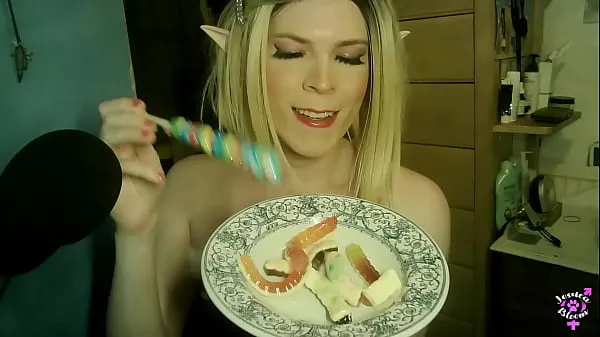 Clip interessanti La calda trans Jess Bloom fa il culo in bocca con i dolci e poi viene forte da un vibratore sul suo grosso cazzointeressanti