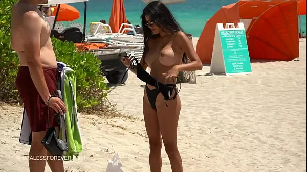 Hot Huge boob hotwife at the beach kule klipp