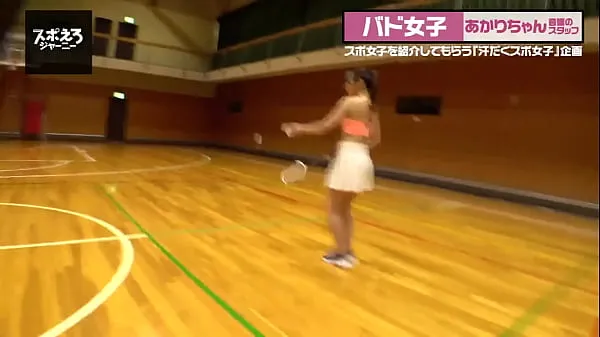 Part1 C'est une terrible joueuse de badminton, mais c'est la meilleure en matière de sexe et elle est tellement érotique ! Elle est tellement phallique qu'elle frotte ses joues sur sa bite ! Elle a un co clips sympas