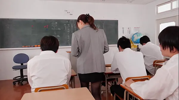 L'enseignante mariée Reiko Iwai est 10 fois plus mouillée dans une classe Climax où elle ne peut pas parler clips sympas